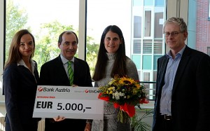 Im Bild v.l.: Rektorin Sonja Hammerschmid, Alwin Krauss von der Bank Austria, Nadja Affenzeller und Vizerektor Otto Doblhoff-Dier bei der Preisübergabe (Foto: Frauke Lejeune/Vetmeduni Vienna) 