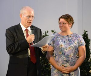 Der Vorsitzende des Zietzschmann-Preuß Award Komitees, der mehrfache Ehrendoktor Paul Simoens, hielt die Laudatio auf Preisträgerin Cordula Gabriel. (Foto: Vetmeduni Vienna)